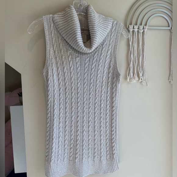 Banana Republic Sweater - Picture 5 of 6